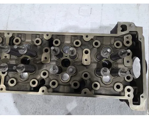 DETROIT DIESEL DD13 Cylinder Head