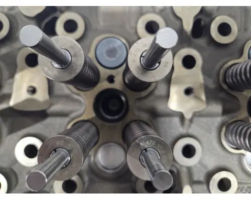 DETROIT DIESEL DD13 Cylinder Head