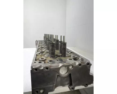 DETROIT DIESEL DD13 Cylinder Head