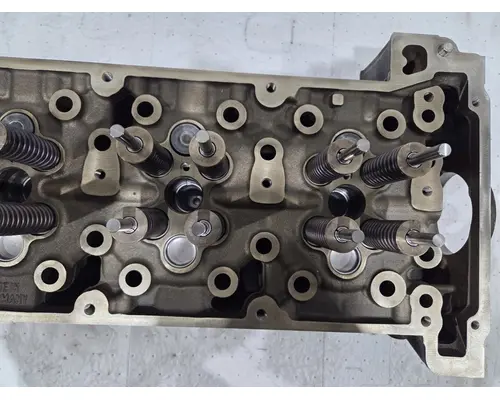 DETROIT DIESEL DD13 Cylinder Head