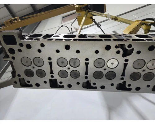 DETROIT DIESEL DD13 Cylinder Head