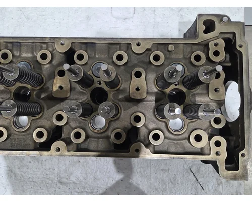 DETROIT DIESEL DD13 Cylinder Head