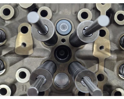 DETROIT DIESEL DD13 Cylinder Head