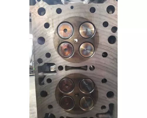 DETROIT DIESEL DD13 Engine Cylinder Head