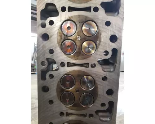 DETROIT DIESEL DD13 Engine Cylinder Head