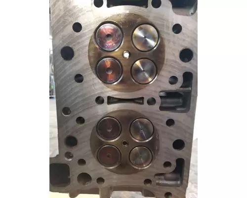 DETROIT DIESEL DD13 Engine Cylinder Head