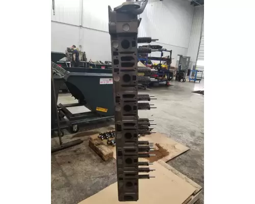 DETROIT DIESEL DD13 Engine Cylinder Head