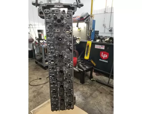 DETROIT DIESEL DD13 Engine Cylinder Head