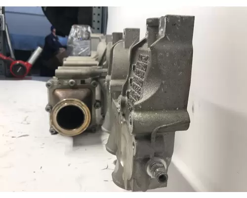 DETROIT DIESEL DD13 Engine Oil Cooler