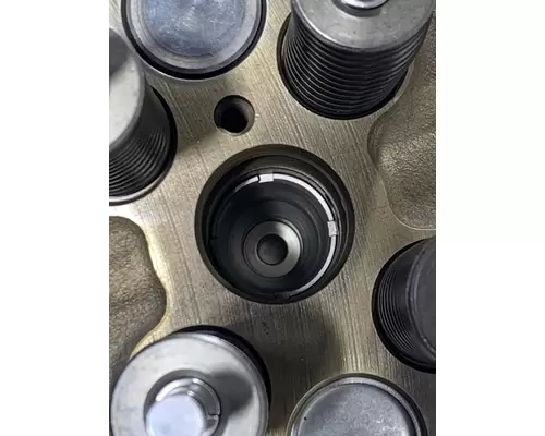 DETROIT DIESEL DD15 Cylinder Head
