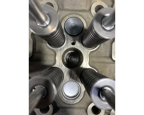 DETROIT DIESEL DD15 Cylinder Head