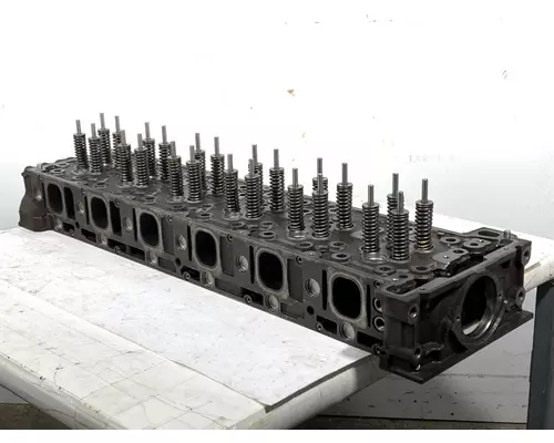DETROIT DIESEL DD15 Cylinder Head