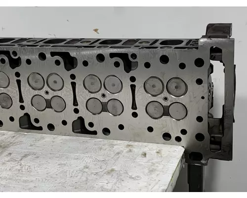 DETROIT DIESEL DD15 Cylinder Head