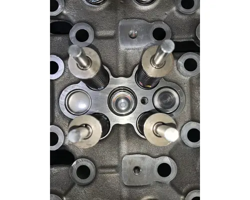 DETROIT DIESEL DD15 Cylinder Head