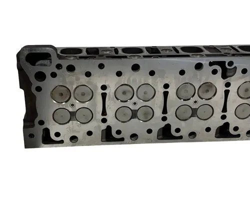 DETROIT DIESEL DD15 Cylinder Head