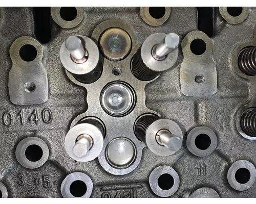 DETROIT DIESEL DD15 Cylinder Head