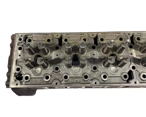 DETROIT DIESEL DD15 Cylinder Head