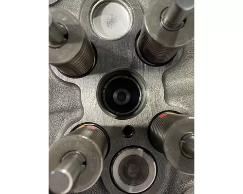 DETROIT DIESEL DD15 Cylinder Head