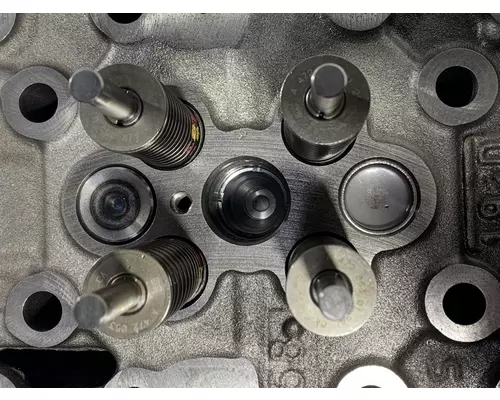 DETROIT DIESEL DD15 Cylinder Head