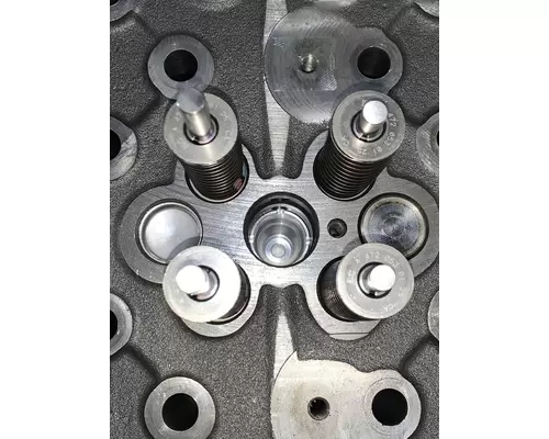 DETROIT DIESEL DD15 Cylinder Head