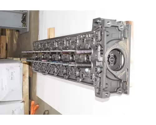 DETROIT DIESEL DD15 Cylinder Head