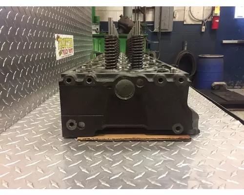 DETROIT DIESEL DD15 Engine Cylinder Head