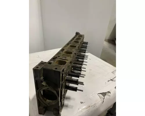 DETROIT DIESEL DD15 Engine Cylinder Head