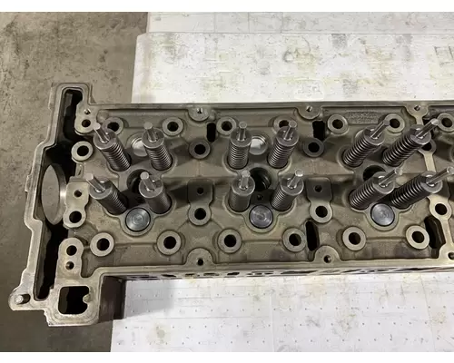 DETROIT DIESEL DD15 Engine Cylinder Head