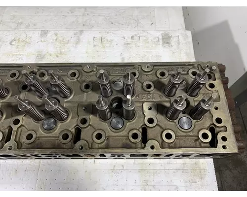 DETROIT DIESEL DD15 Engine Cylinder Head