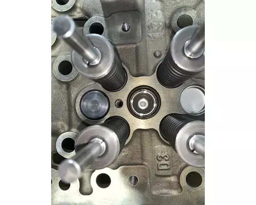 DETROIT DIESEL DD15 Engine Cylinder Head