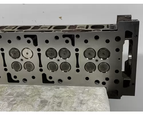 DETROIT DIESEL DD15 Engine Cylinder Head