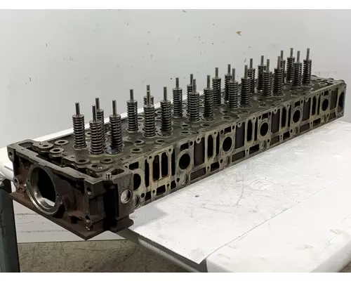 DETROIT DIESEL DD15 Engine Cylinder Head