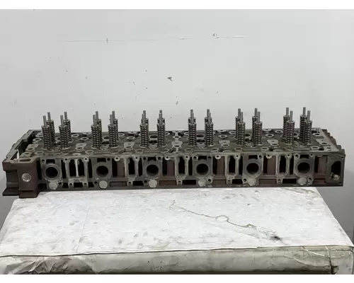 DETROIT DIESEL DD15 Engine Cylinder Head