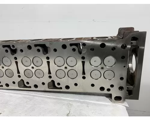 DETROIT DIESEL DD15 Engine Cylinder Head