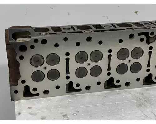 DETROIT DIESEL DD15 Engine Cylinder Head