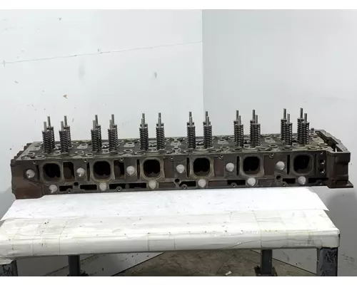 DETROIT DIESEL DD15 Engine Cylinder Head