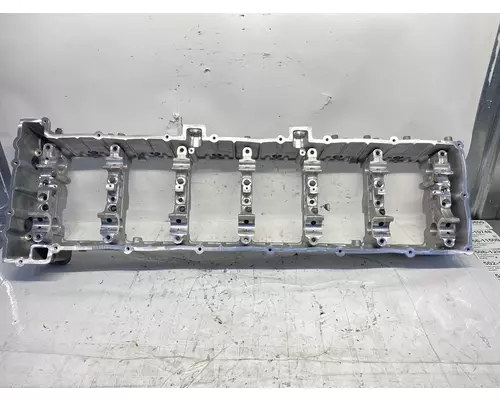 DETROIT DIESEL DD15 Valve Cover Base