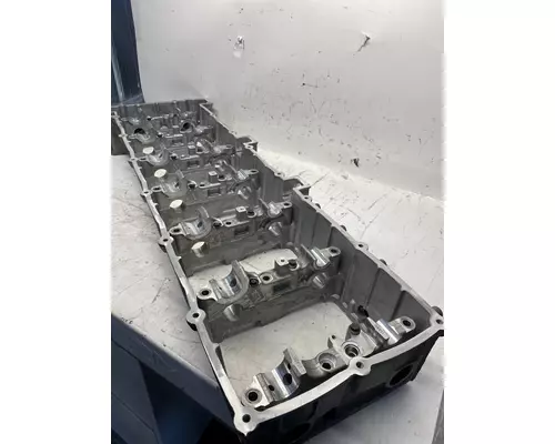 DETROIT DIESEL DD15 Valve Cover Base