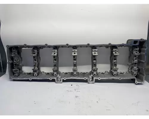 DETROIT DIESEL DD15 Valve Cover Base