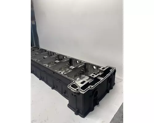 DETROIT DIESEL DD15 Valve Cover Base