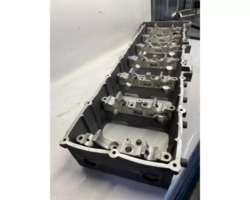 DETROIT DIESEL DD15 Valve Cover