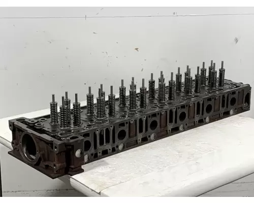 DETROIT DIESEL DD16 Engine Cylinder Head