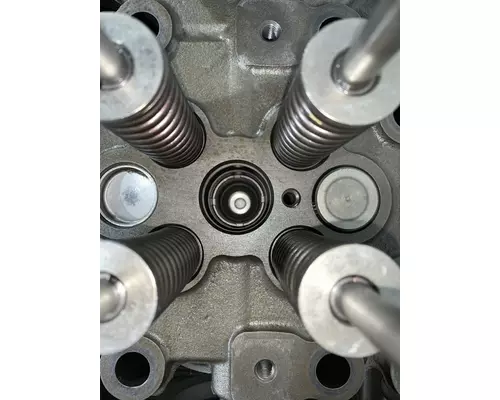 DETROIT DIESEL DD16 Engine Cylinder Head