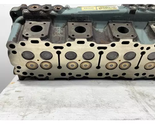 DETROIT DIESEL Series 60 DDEC IV 12.7L Engine Cylinder Head