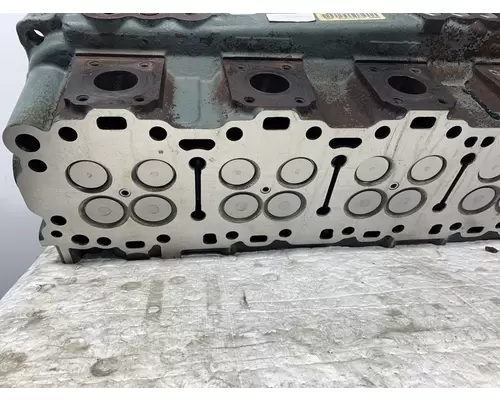 DETROIT DIESEL Series 60 DDEC V 14.0L Engine Cylinder Head