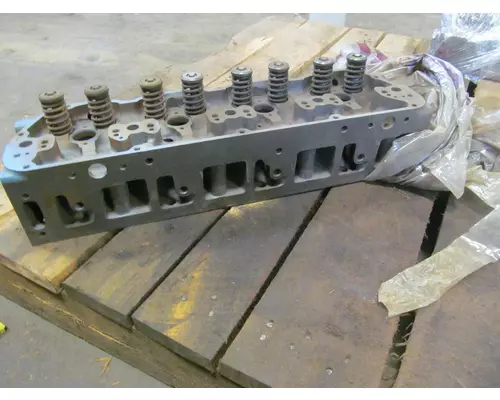 DETROIT 8.2 Cylinder Head