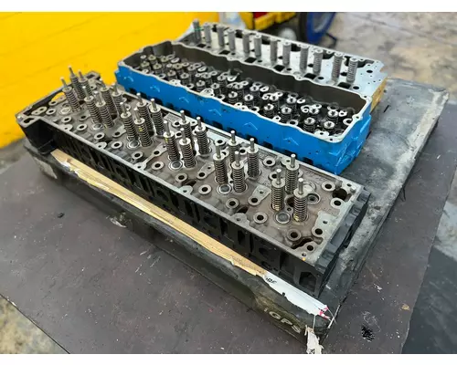 DETROIT DD13 Cylinder Head