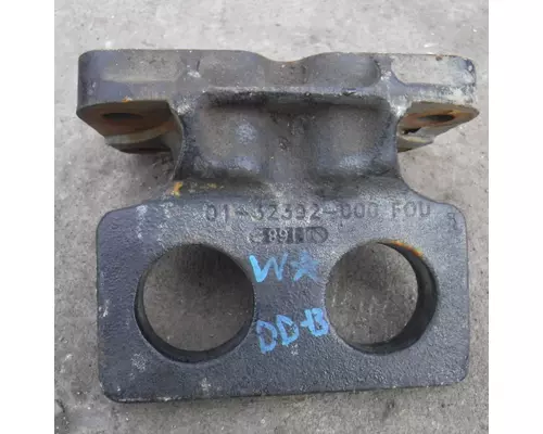 DETROIT DD13 ENGINE MOUNTS, ENGINE (REAR)