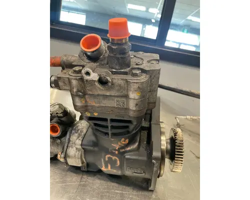DETROIT DD15 Air Compressor