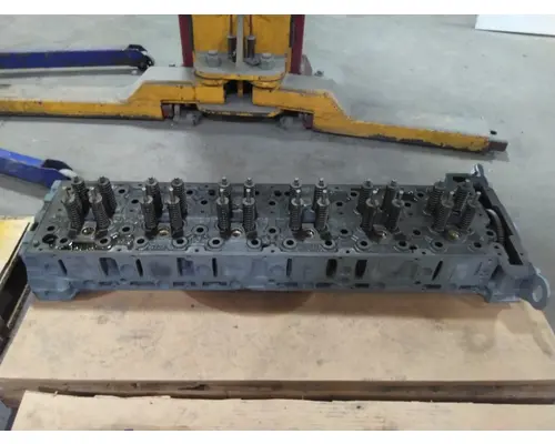 DETROIT DD15 CYLINDER HEAD